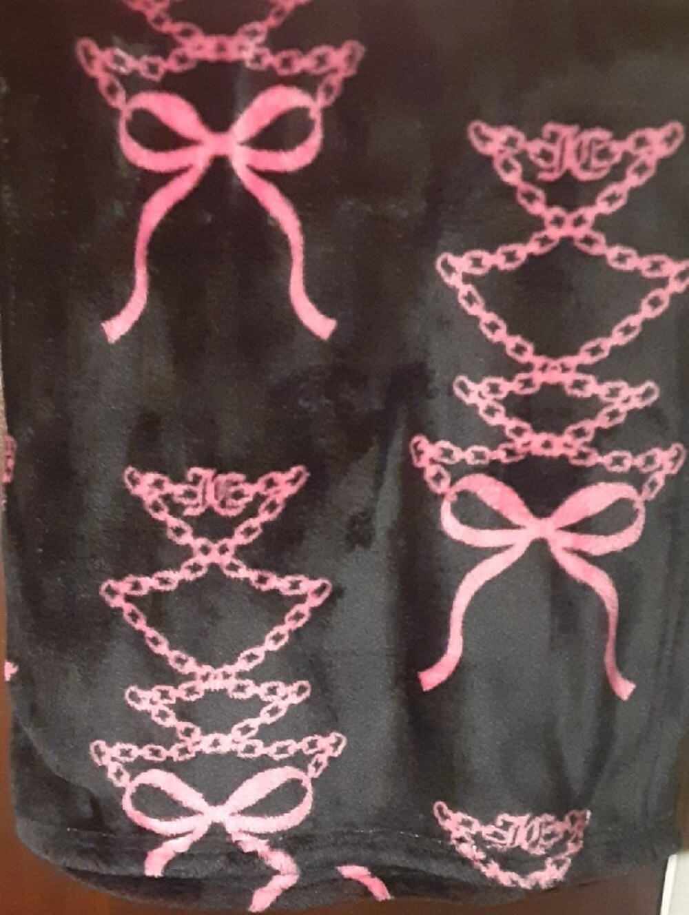 Juicy Couture Black and Pink Plush Throw with Bow & Chain Motif - Picture 2 of 5